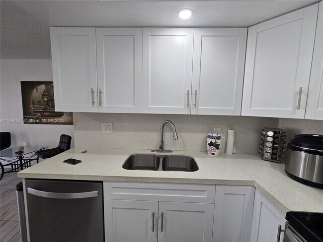 Building Photo - 10801 SW 109th Ct