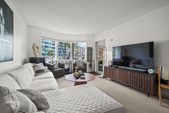 Building Photo - 1444 SE 15th Ct