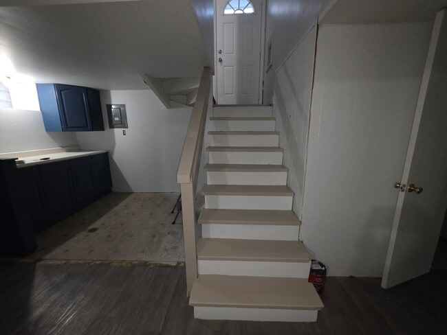 Building Photo - 5249 N Osceola Ave