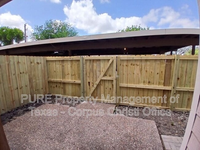 Building Photo - 5001 Middlecoff Cir