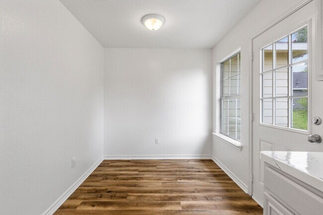 Building Photo - 1412 Hemphill St