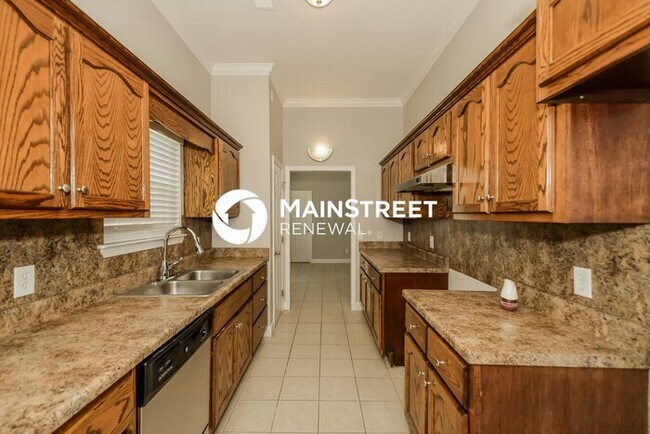 Building Photo - 3 Bedroom Pet-Friendly Home in Birmingham, AL with Main Street Renewal