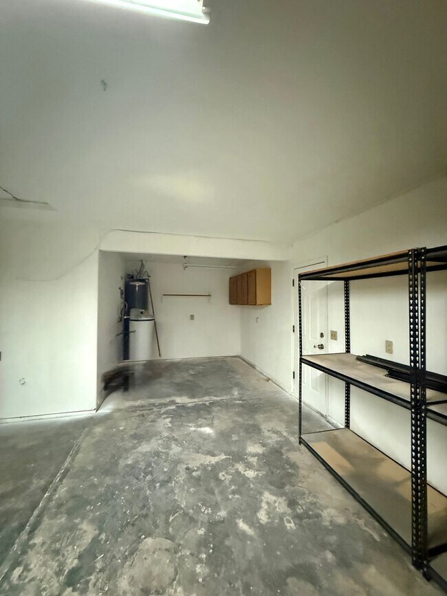 Building Photo - 3167 Daytona Ave