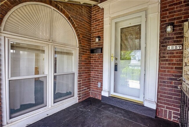 Building Photo - 1227 Denisonview St