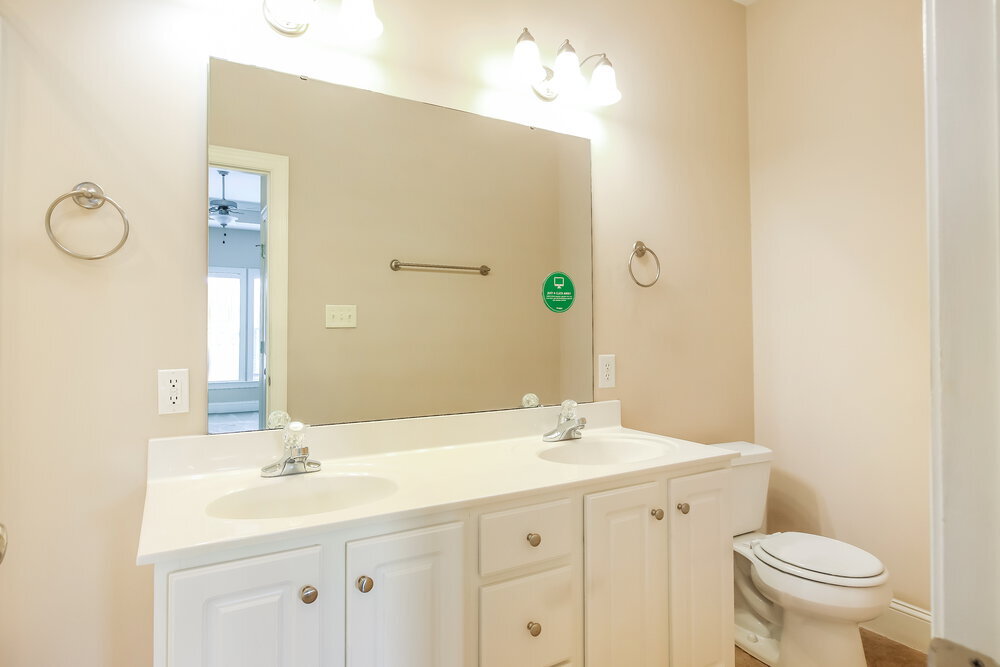 Building Photo - 2012 Watsonia Dr