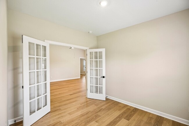 Building Photo - 3085 Sorrento Hl Dr