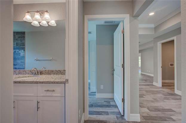 Building Photo - 129 Glades Dr