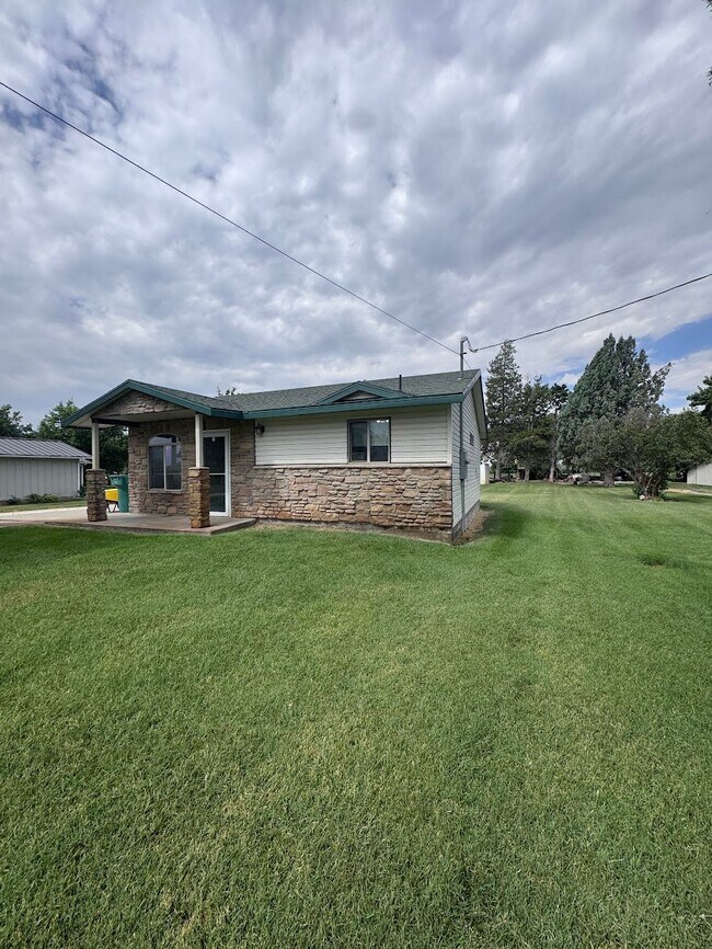 Building Photo - 357 S 2200 W