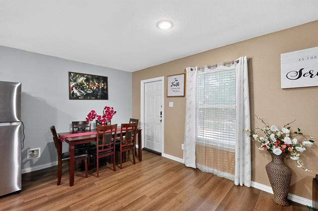 Building Photo - 2222 Echo Lake Dr