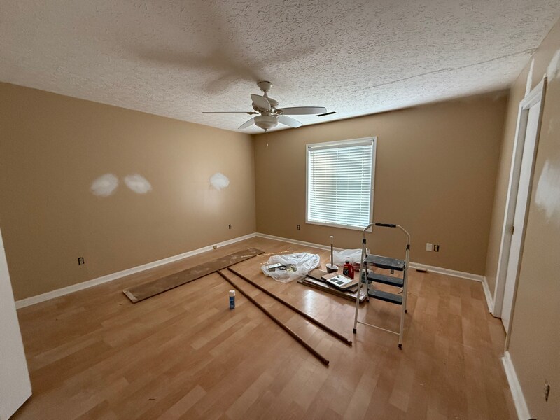 Building Photo - 8920 Thelma Ln