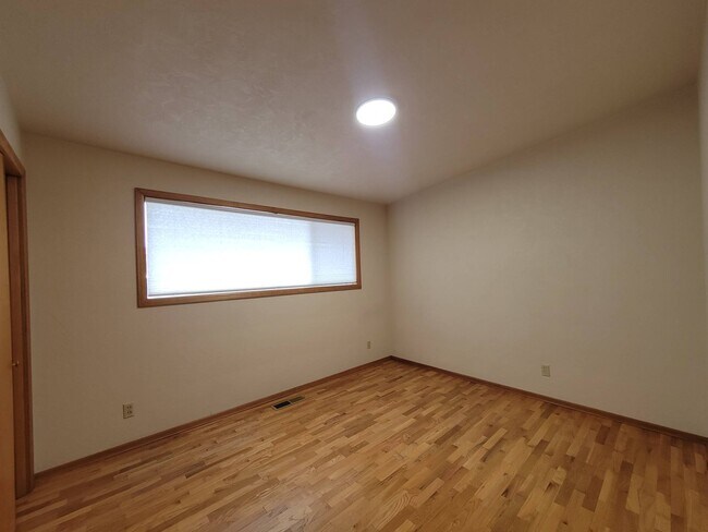 Building Photo - 305 N Quincy Pl