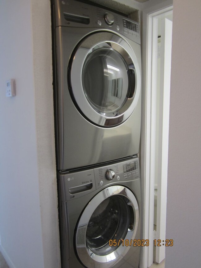 Building Photo - SPACIOUS 2 STORY CONDO
