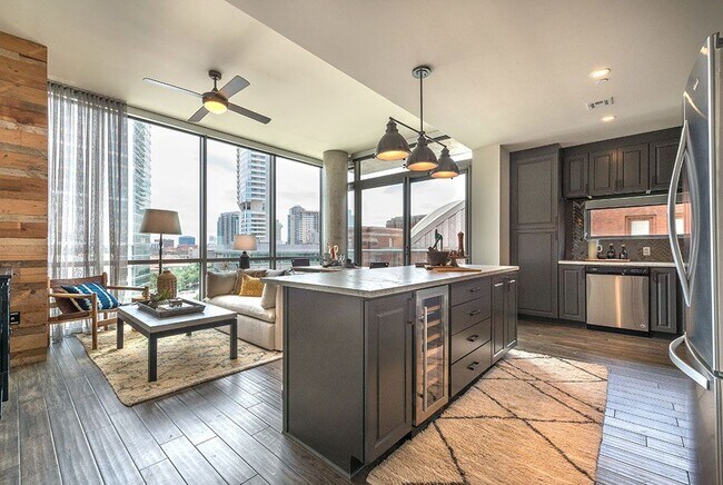 Building Photo - Luxuriously Rustic Paradise