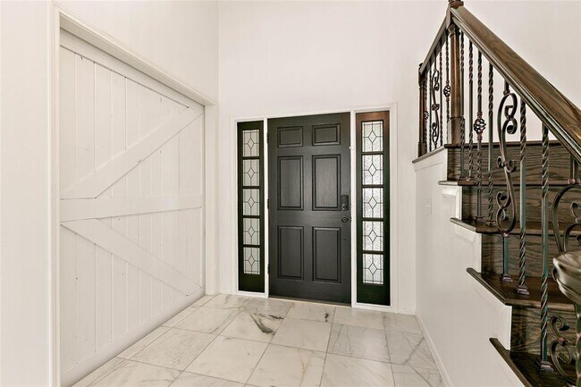 Building Photo - 304 E Golden Arrow Cir