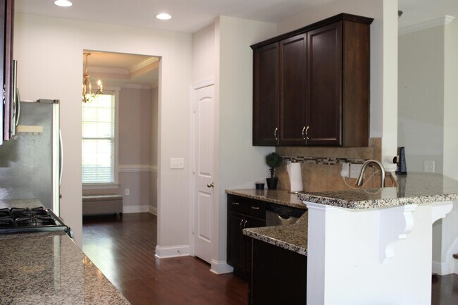 Building Photo - 241 Vinewood Pl