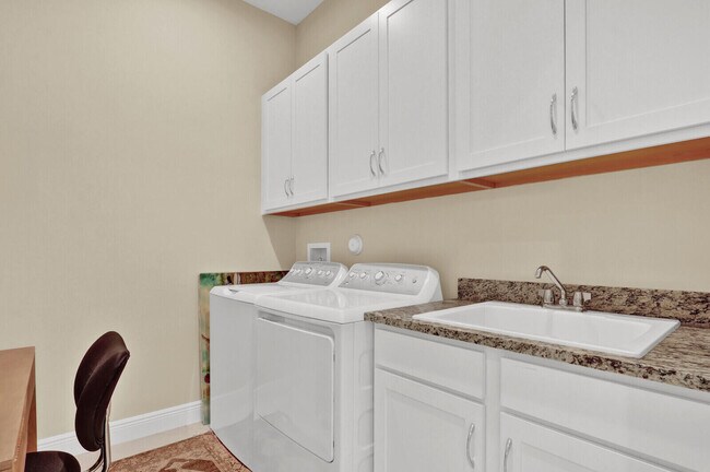 Building Photo - 9204 SW Arco Wy