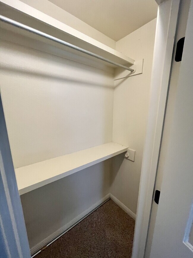 Building Photo - Spacious 4-Bedroom Home with Backyard Basketball Court Available for Summer 2026 Pre-Lease