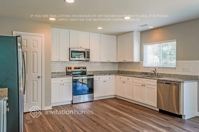 Building Photo - 325 Palmdale Ct