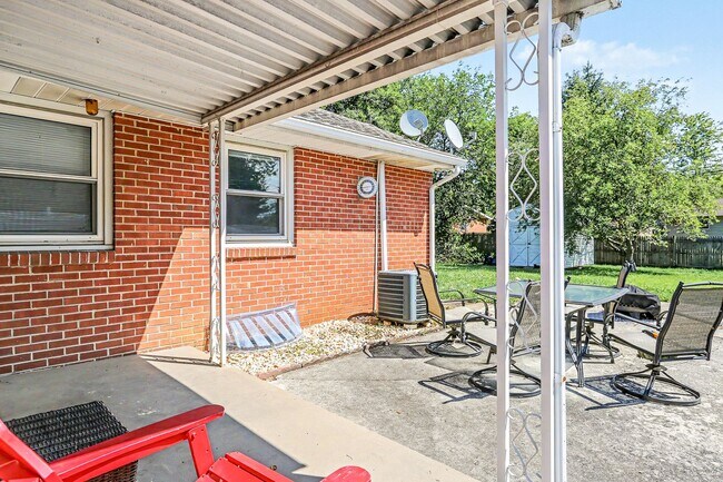 Building Photo - Three bedroom, two bath single family home in Camp Hill