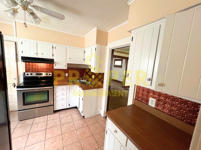 Building Photo - 2 bedrooms 1 bathroom house