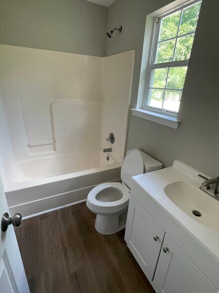 Building Photo - 102 Dylan Dr