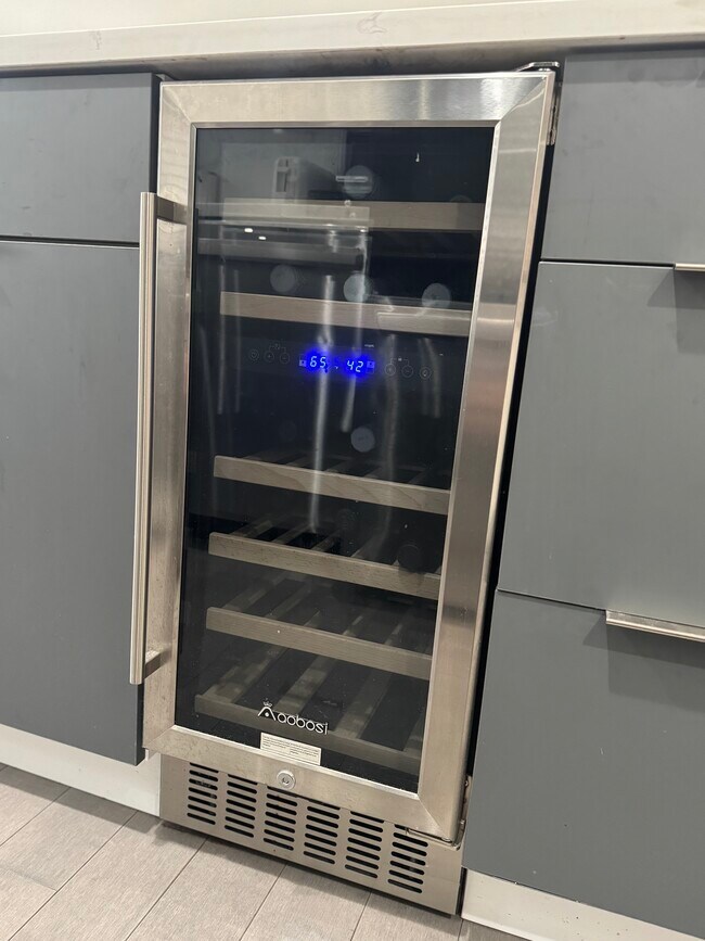 Building Photo - 64-35-35 Yellowstone Blvd