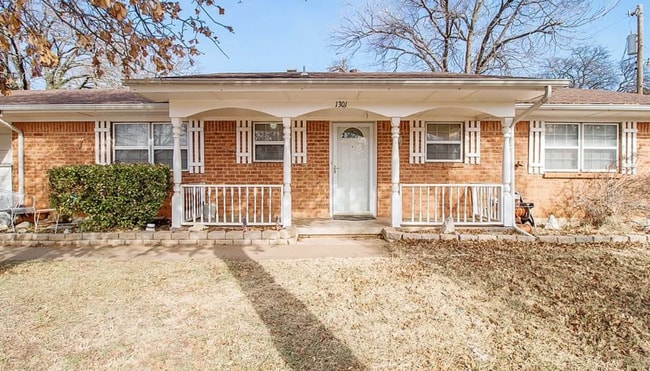 Building Photo - 1301 Hazelwood Dr