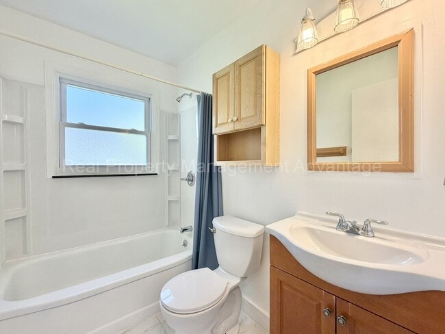 Building Photo - Meticulously Maintained 2 Bedroom Ranch with Large Backyard!