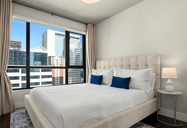 Building Photo - 1240 India St