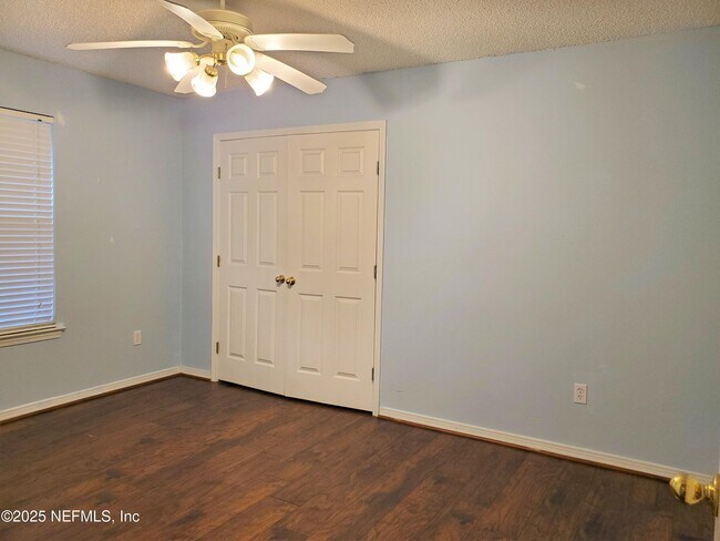 Building Photo - 2149 Pine Tree Ln