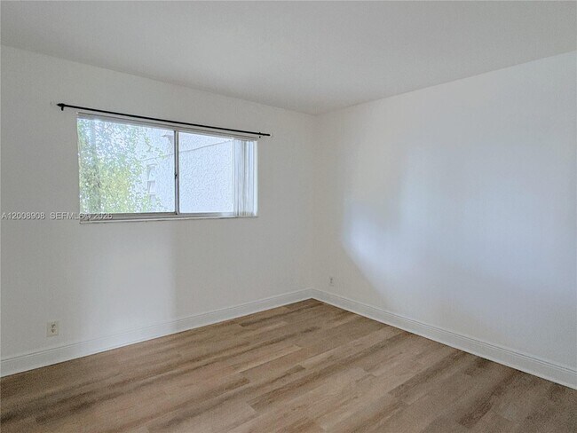 Building Photo - 8550 N Sherman Cir