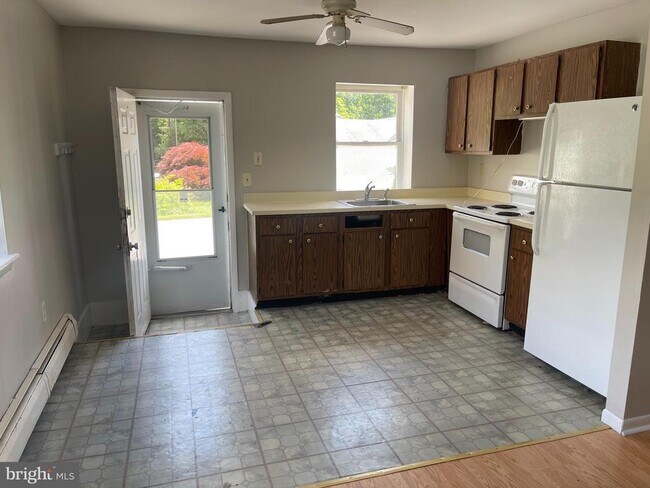 Building Photo - 1941 Creek Rd