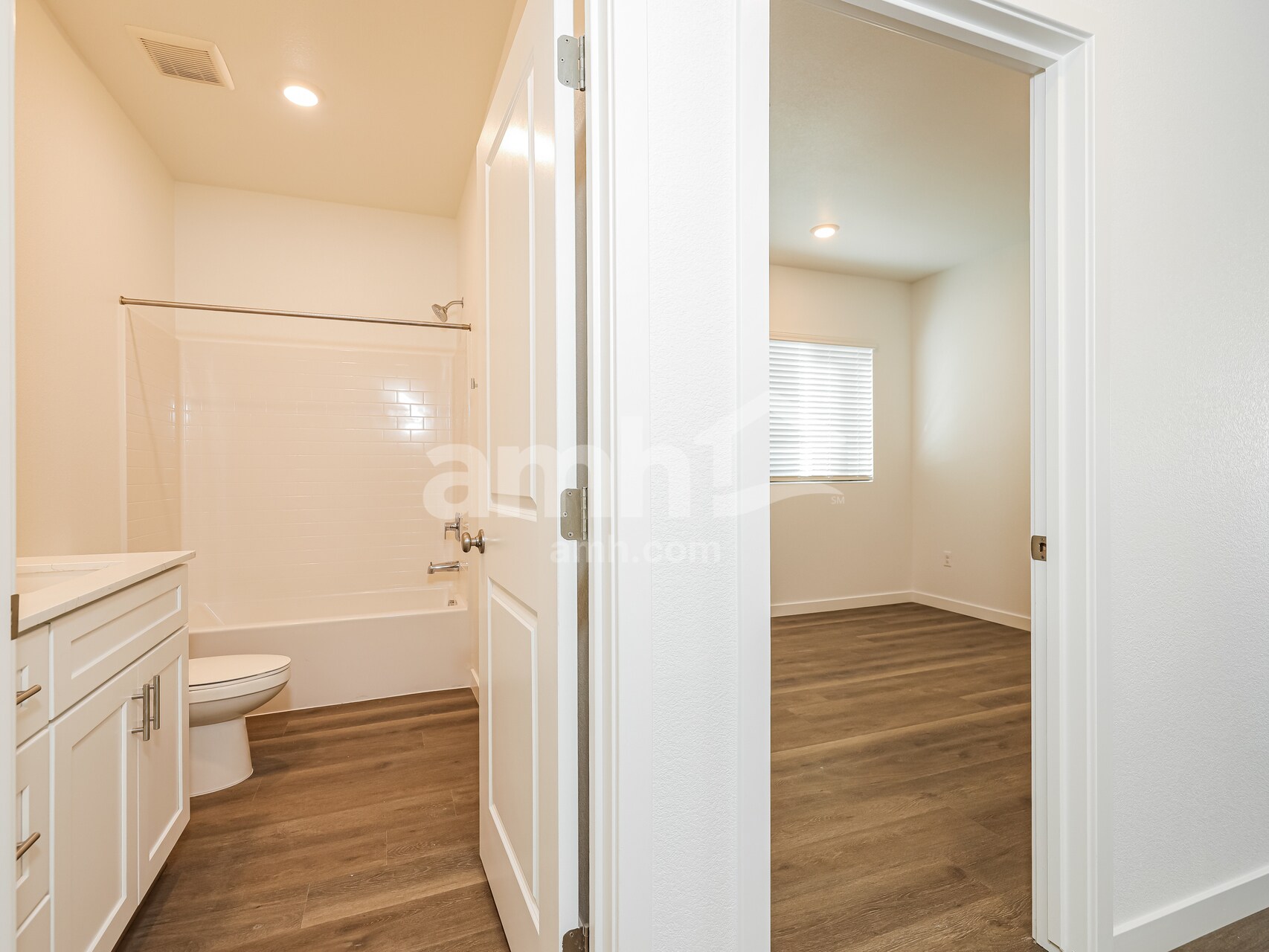 Building Photo - 2364 Devin Ave