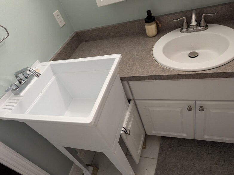 Building Photo - 7830 SW 97th Ave