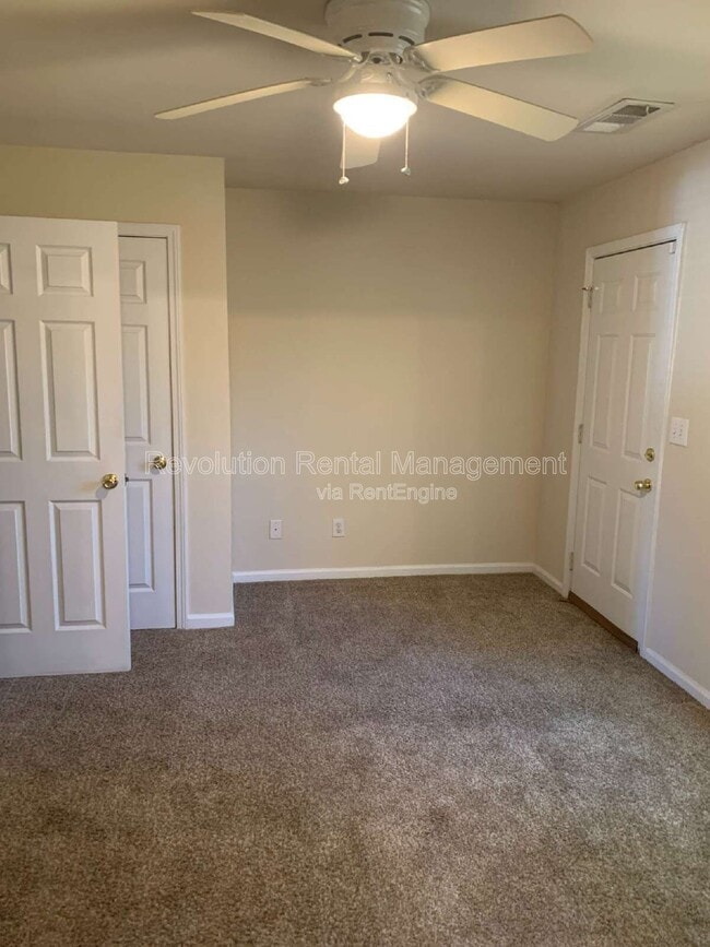 Building Photo - 6800 Blackstone Pl