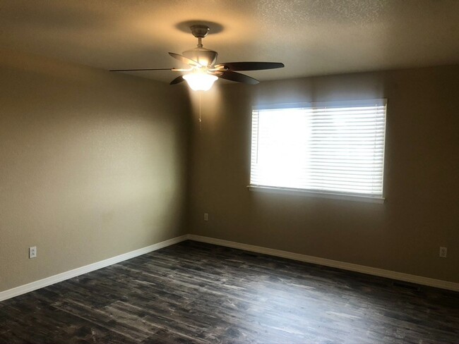 Building Photo - Large 4 bedroom Home in Commerce City