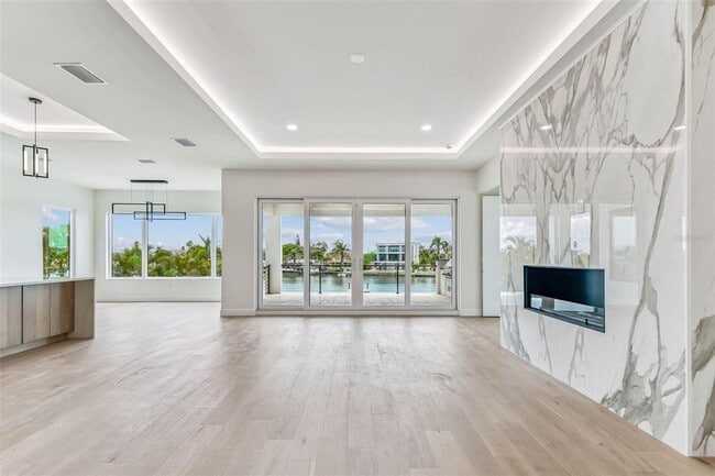 Building Photo - 3 Treasure Ln