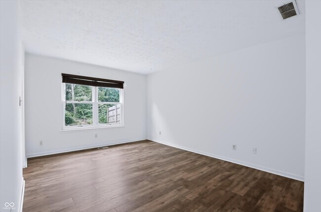 Building Photo - 7733 Park North Lake Dr