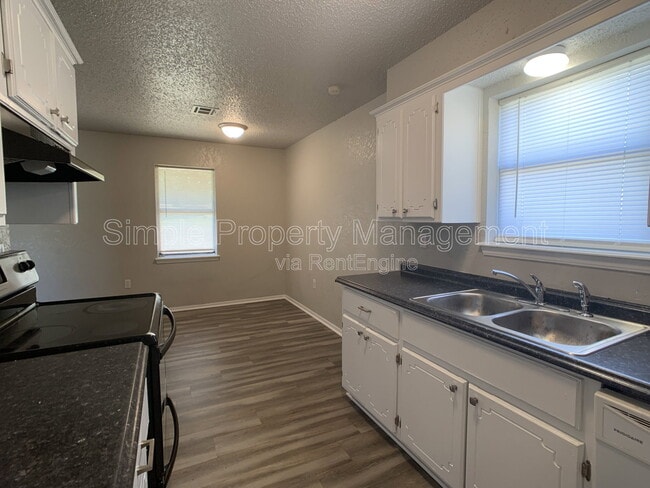 Building Photo - 14206 NE 4th St