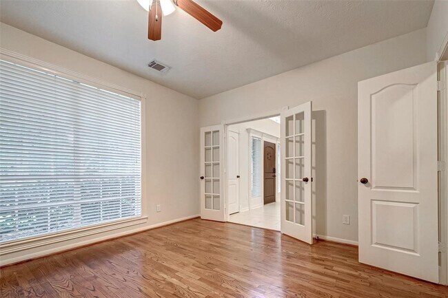 Building Photo - 2115 Foreland Dr
