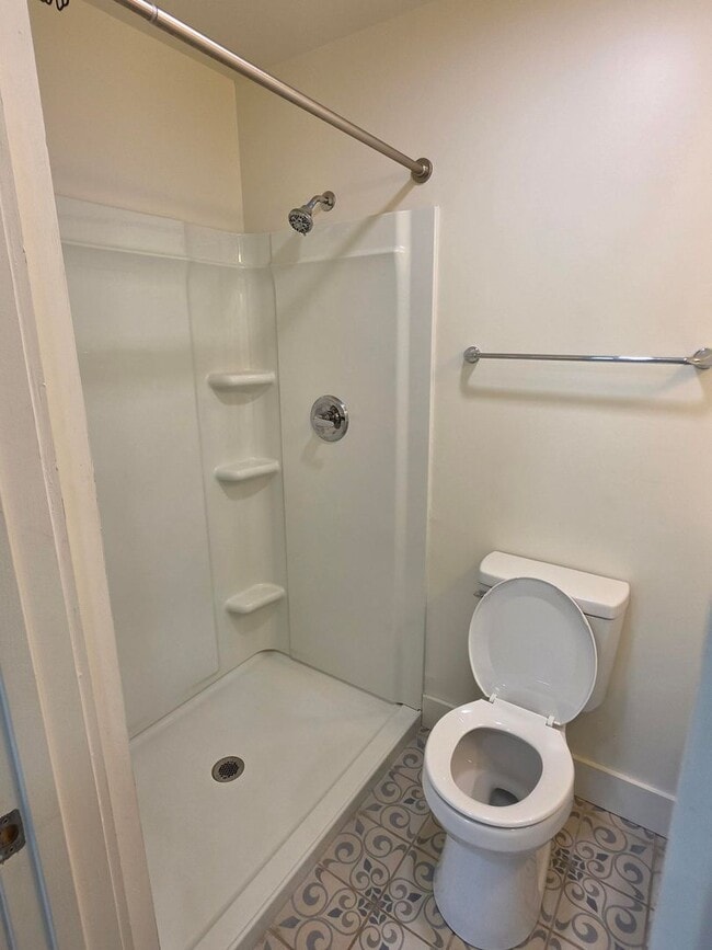 Building Photo - 3 bedrooms 2 bath