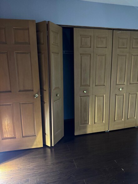 Building Photo - 871 Symphony Dr