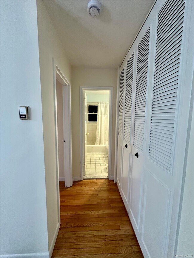 Building Photo - 174 N Middletown Rd