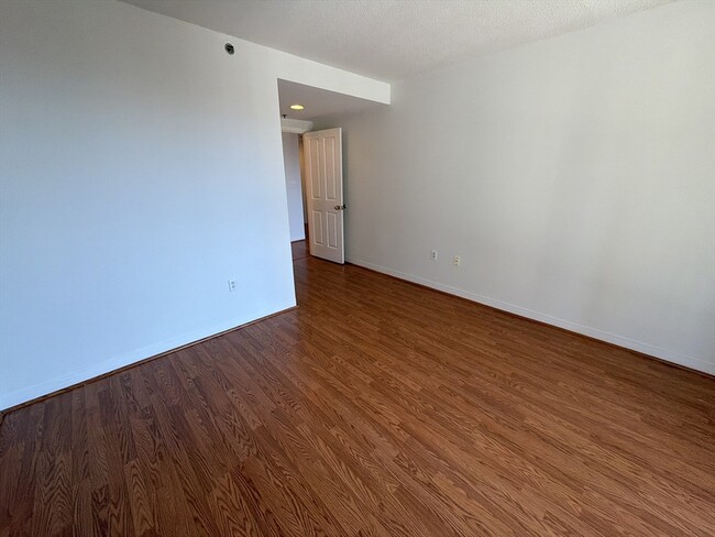 Building Photo - 10 Museum Way