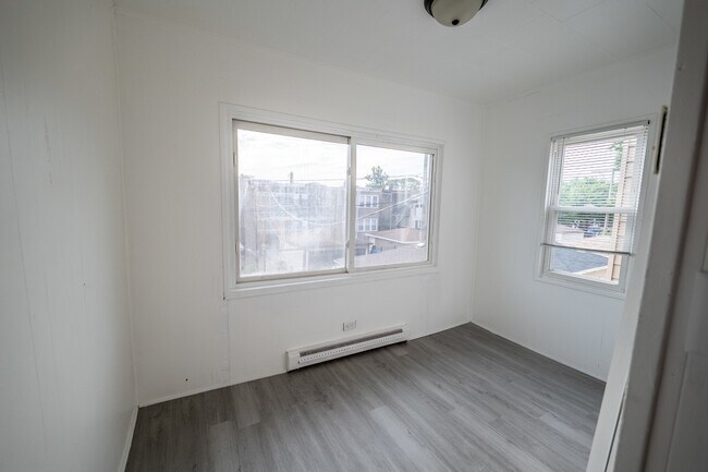 Building Photo - 1640 N Linder Ave