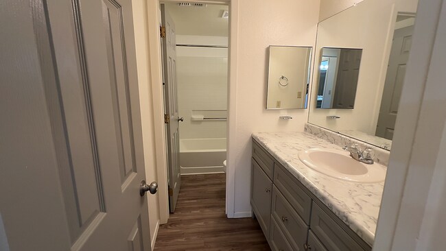 Building Photo - 962 Red Cloud Ct