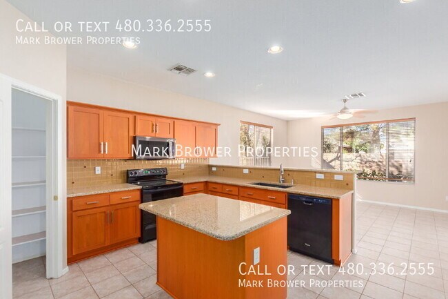 Building Photo - 1462 W. Roadrunner Dr.
