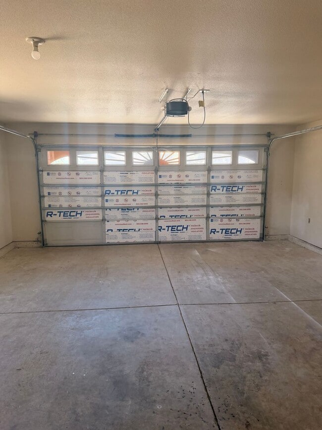 Building Photo - Updated 3-bedroom, 2-bath home in Redding