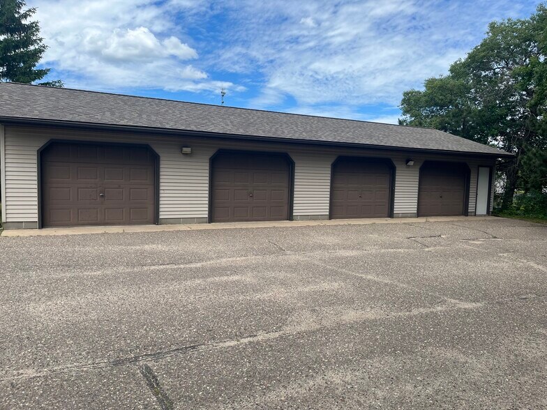 Building Photo - 13377 Cypress Dr