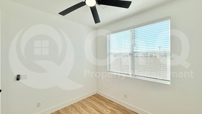 Building Photo - 145 E Mint Ln